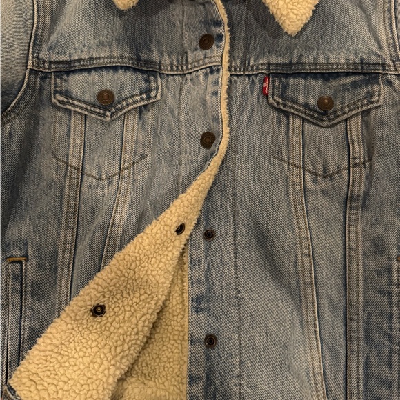 Levi's Light Blue Denim Jacket with Sherpa Lining - Picture 5 of 8